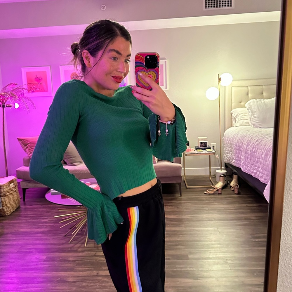 About Us | Long Sleeved Green Sweater Medium
